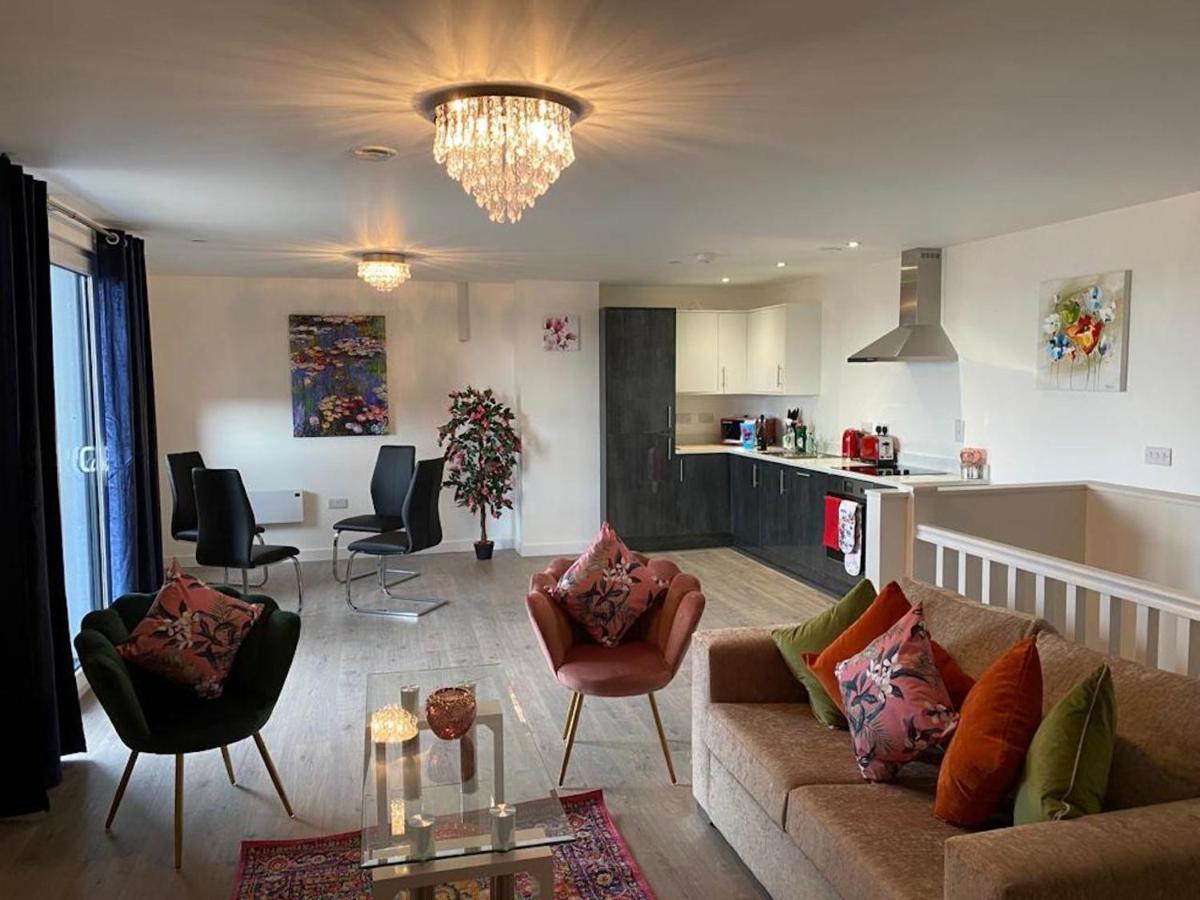 Central 2 Bed Newly Built Duplex Penthouse With Free Gated, On-Site Parking, Lift Access, Self Check-In, Super Fast Wifi, Two Cathedral View Terraces & Sleeps 6 بيتربرو المظهر الخارجي الصورة