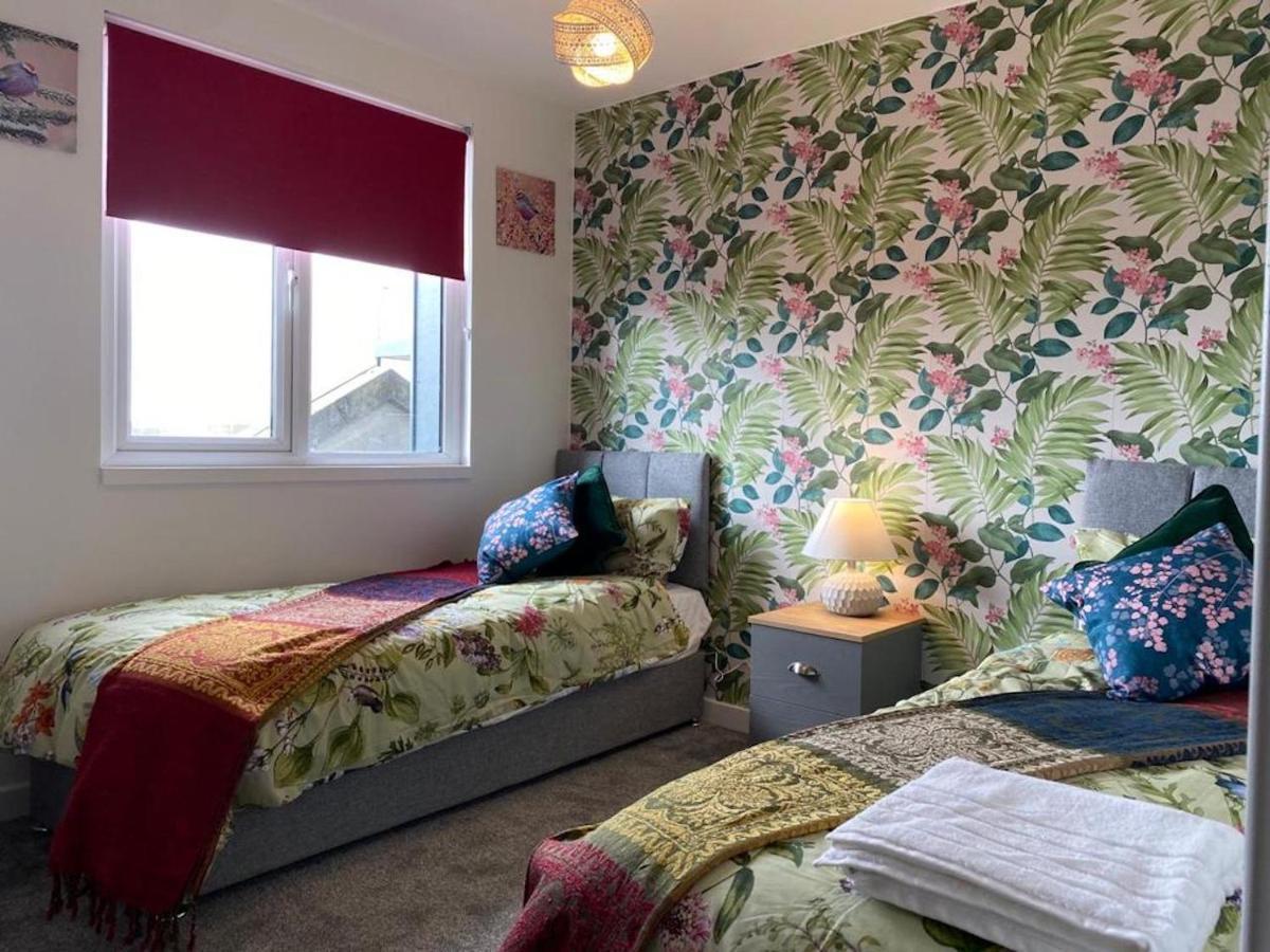 Central 2 Bed Newly Built Duplex Penthouse With Free Gated, On-Site Parking, Lift Access, Self Check-In, Super Fast Wifi, Two Cathedral View Terraces & Sleeps 6 بيتربرو المظهر الخارجي الصورة