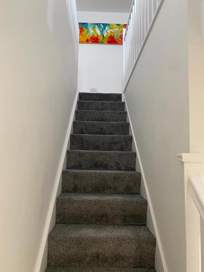 Central 2 Bed Newly Built Duplex Penthouse With Free Gated, On-Site Parking, Lift Access, Self Check-In, Super Fast Wifi, Two Cathedral View Terraces & Sleeps 6 بيتربرو المظهر الخارجي الصورة