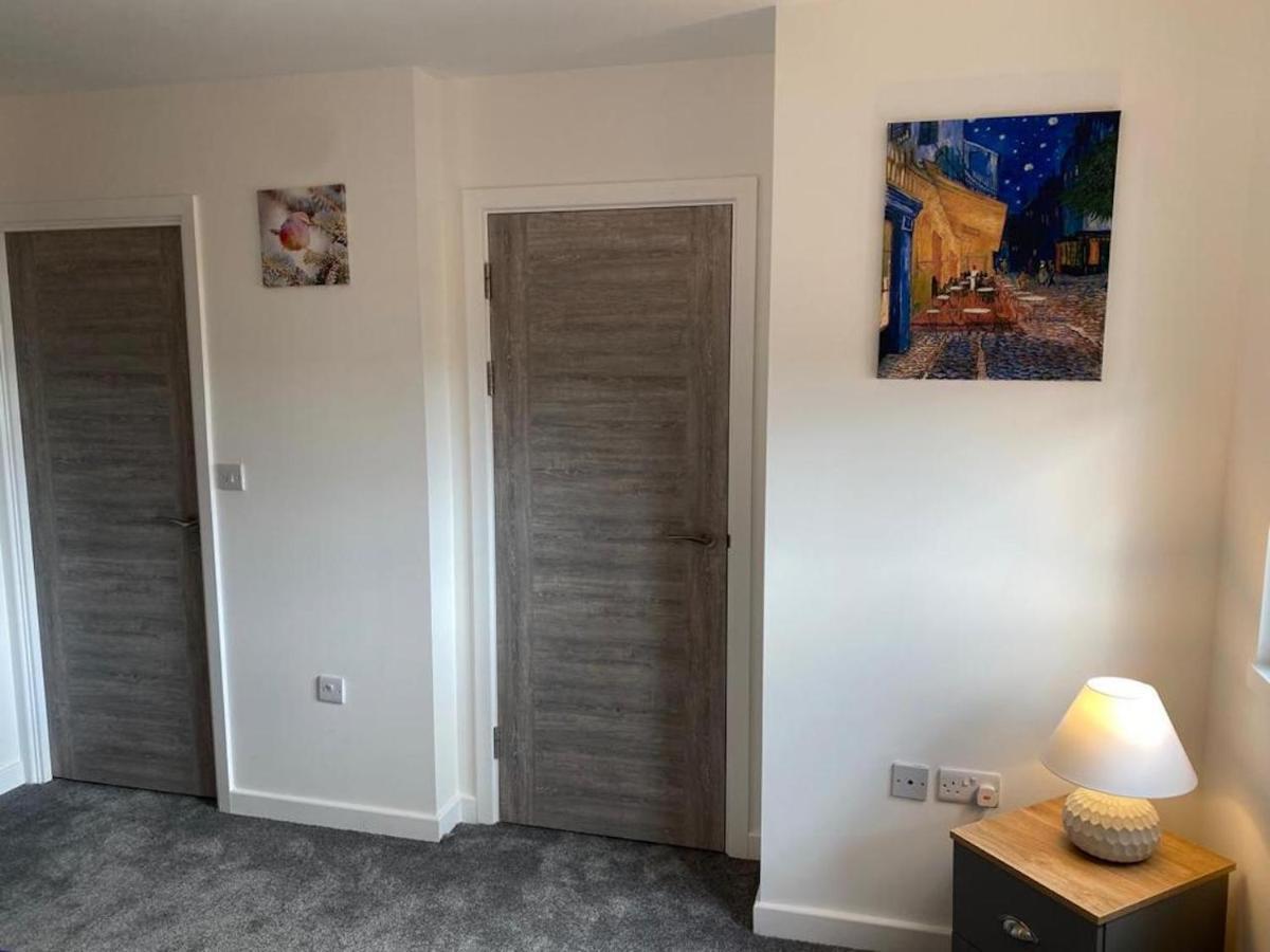 Central 2 Bed Newly Built Duplex Penthouse With Free Gated, On-Site Parking, Lift Access, Self Check-In, Super Fast Wifi, Two Cathedral View Terraces & Sleeps 6 بيتربرو المظهر الخارجي الصورة