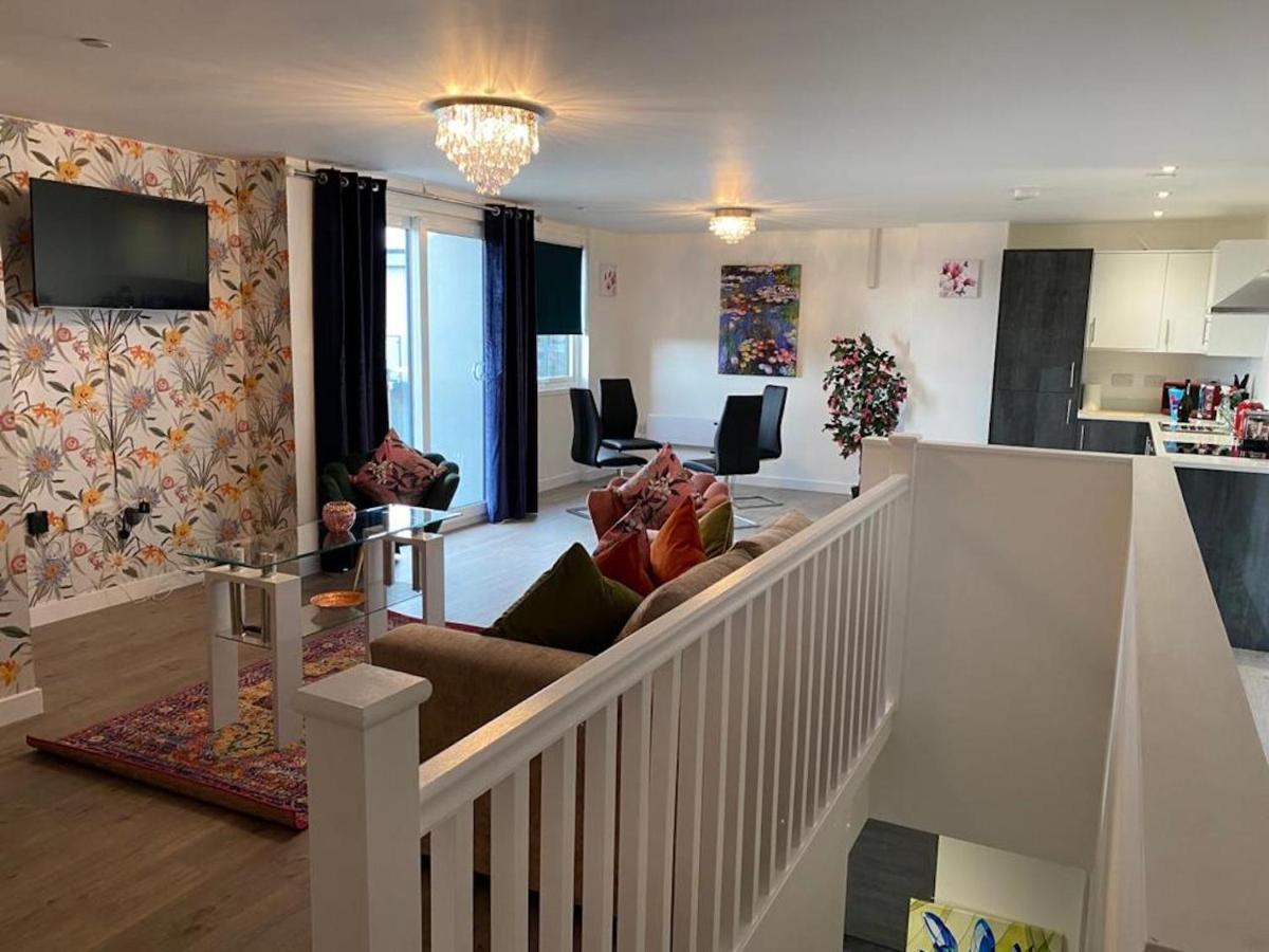 Central 2 Bed Newly Built Duplex Penthouse With Free Gated, On-Site Parking, Lift Access, Self Check-In, Super Fast Wifi, Two Cathedral View Terraces & Sleeps 6 بيتربرو المظهر الخارجي الصورة