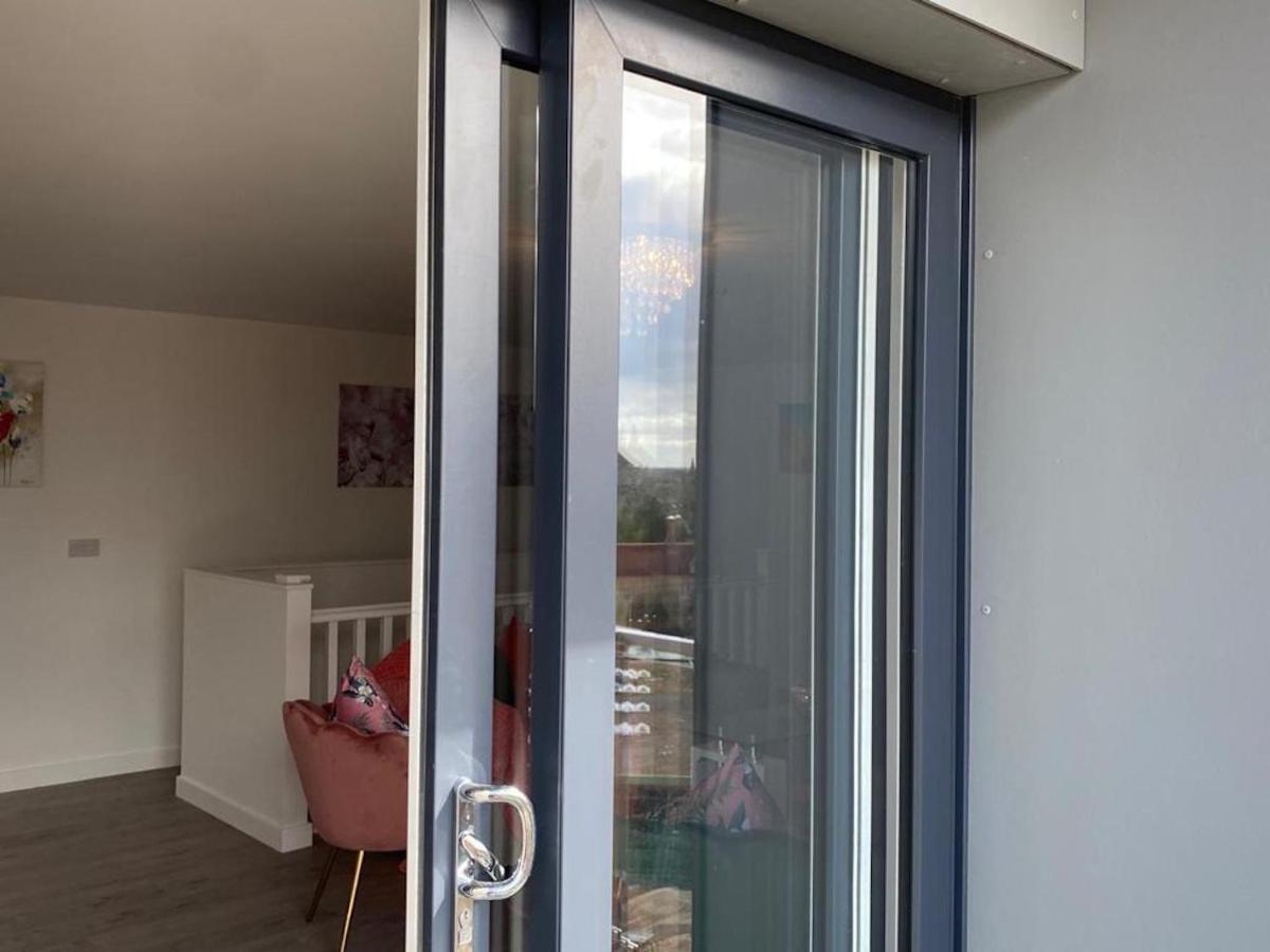 Central 2 Bed Newly Built Duplex Penthouse With Free Gated, On-Site Parking, Lift Access, Self Check-In, Super Fast Wifi, Two Cathedral View Terraces & Sleeps 6 بيتربرو المظهر الخارجي الصورة