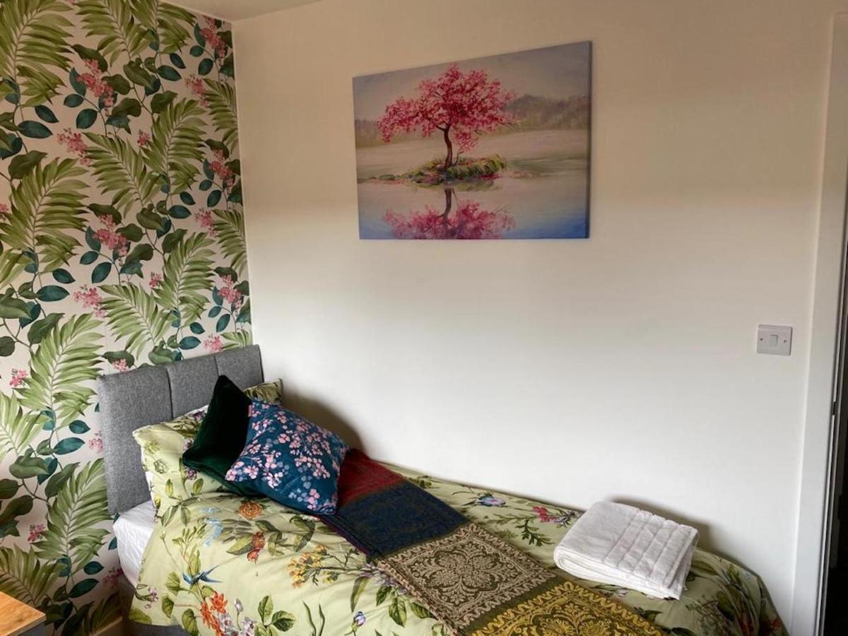 Central 2 Bed Newly Built Duplex Penthouse With Free Gated, On-Site Parking, Lift Access, Self Check-In, Super Fast Wifi, Two Cathedral View Terraces & Sleeps 6 بيتربرو المظهر الخارجي الصورة
